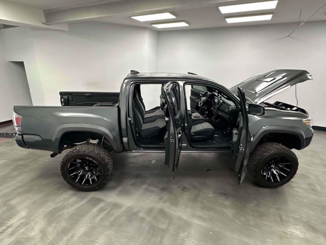 Used 2020 Toyota Tacoma TRD Sport AWD/4WD image 15
