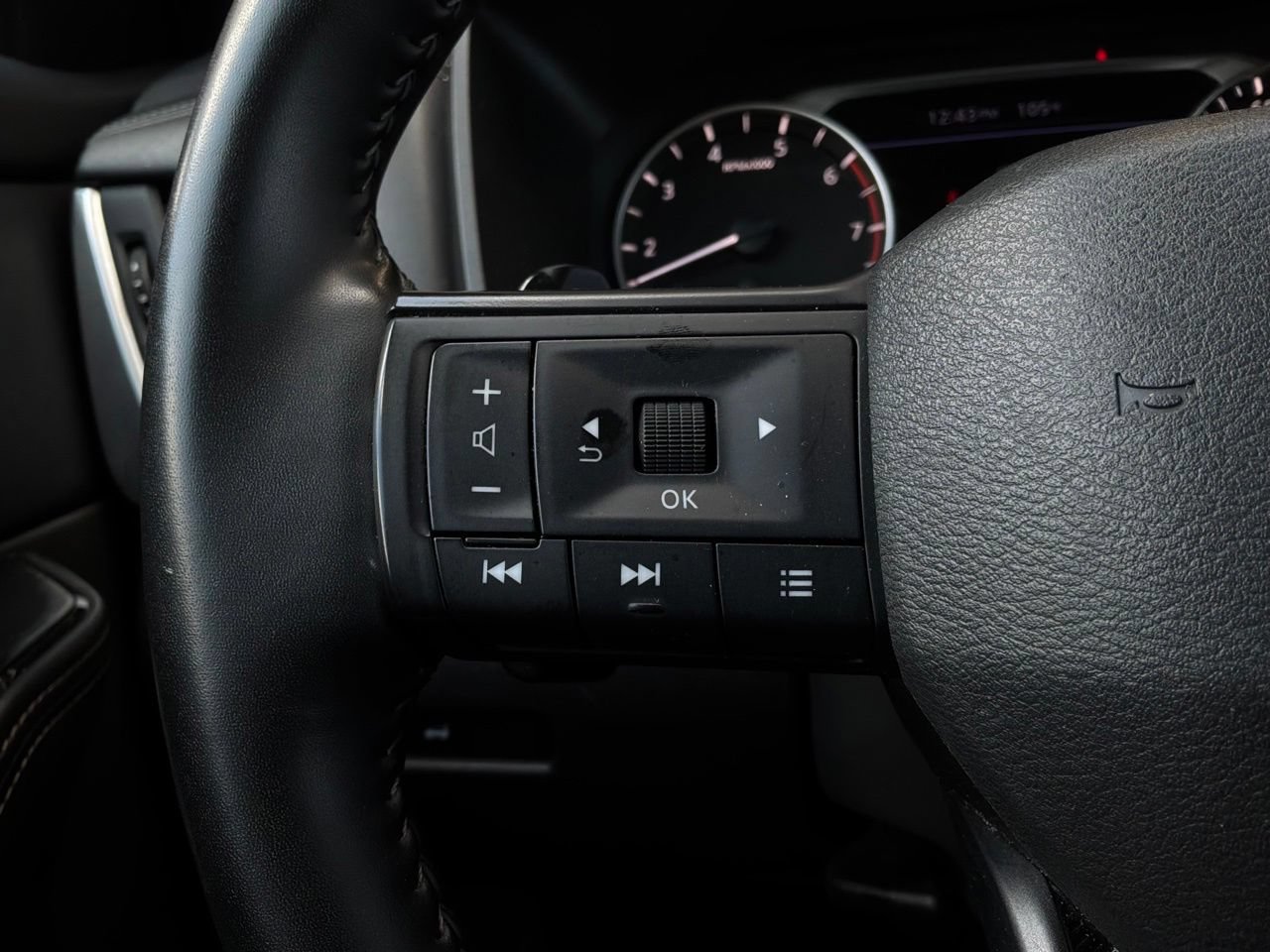 Used 2025 Nissan Rogue SV AWD/4WD image 37