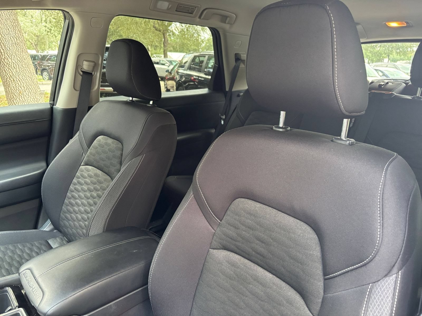 Used 2025 Nissan Pathfinder SV FWD image 38