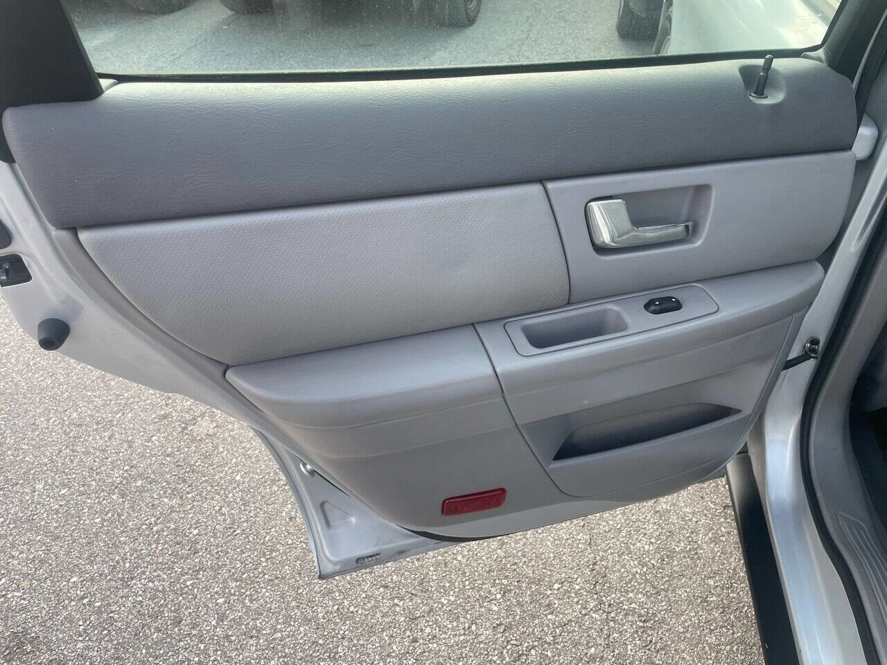 Used 2003 Ford Taurus SES image 16