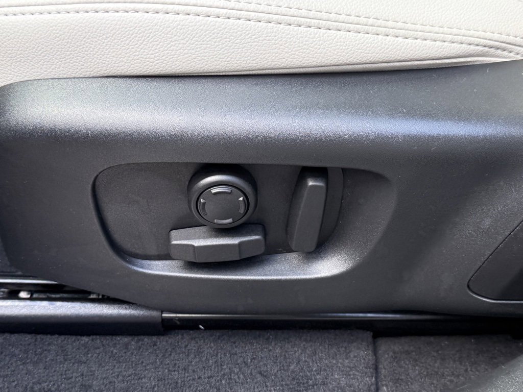 Used 2023 Land Rover Range Rover Velar R-Dynamic S image 16