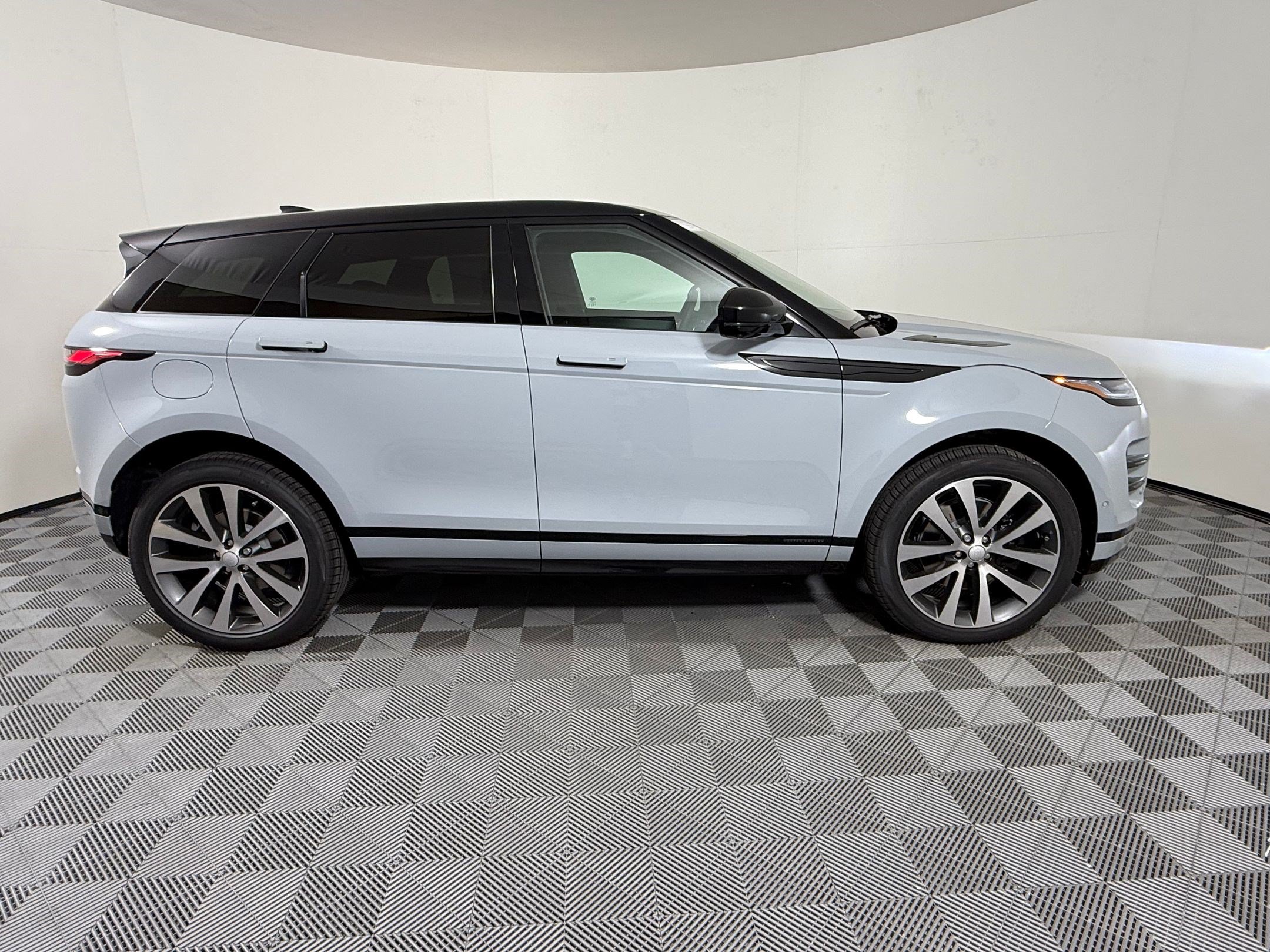 New 2026 Land Rover Range Rover Evoque Hoxton AWD/4WD image 8