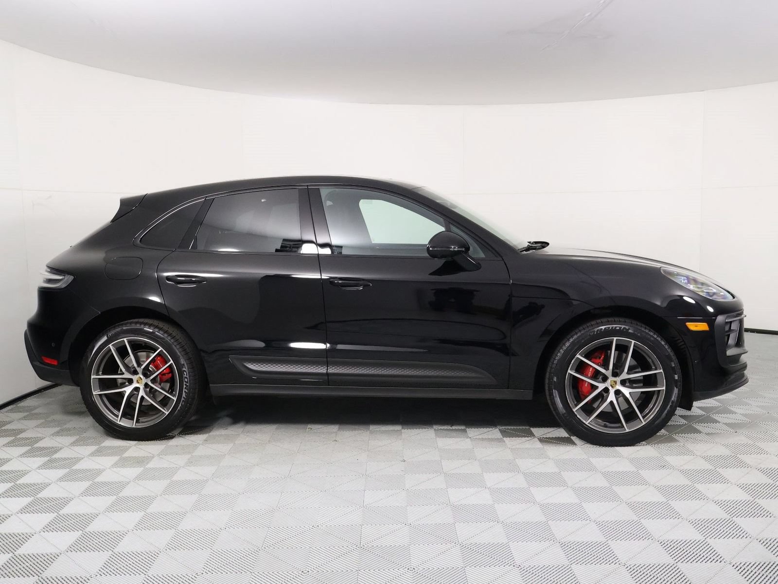 Certified 2024 Porsche Macan S AWD/4WD image 8