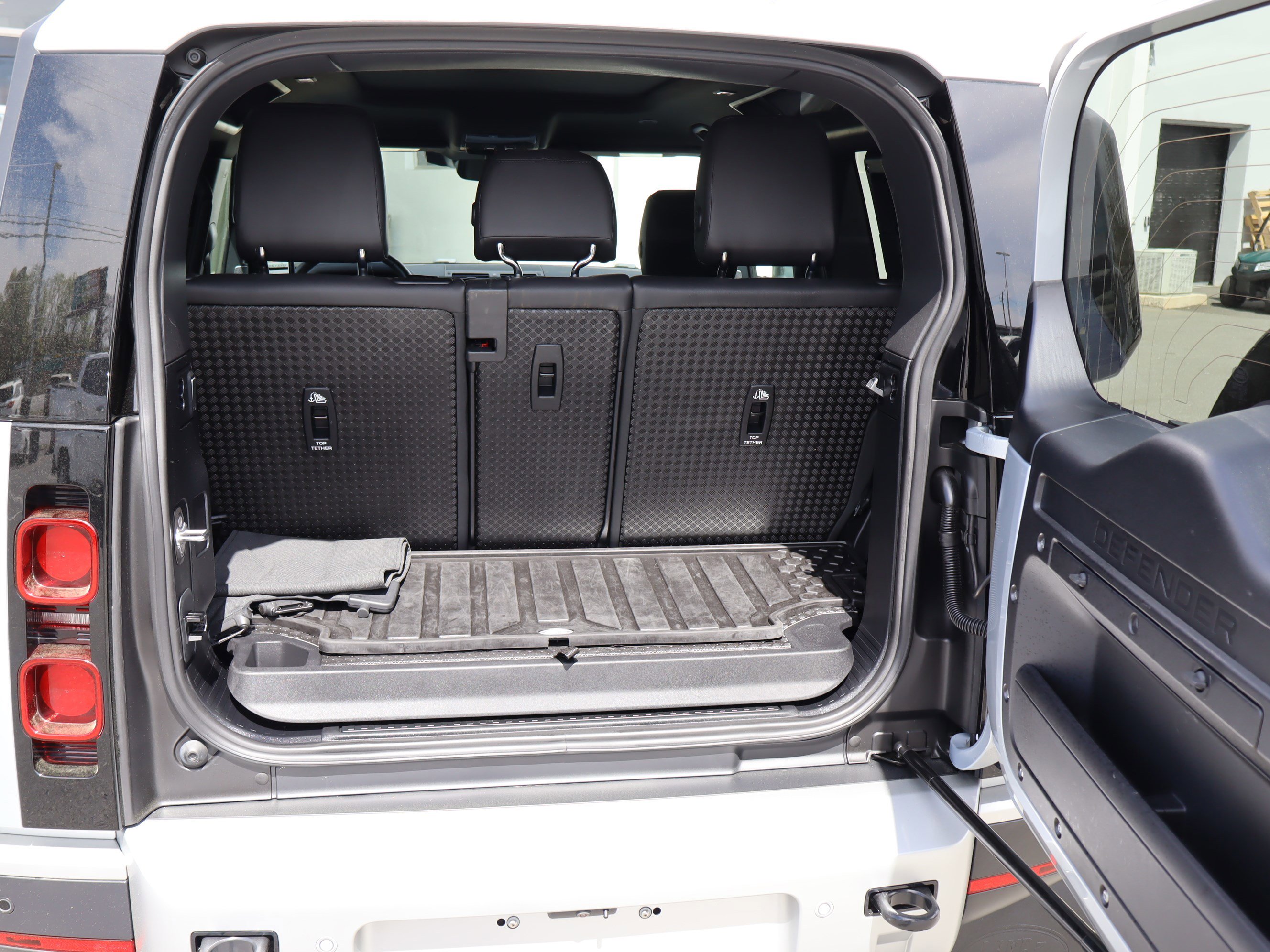 Used 2024 Land Rover Defender 90 S AWD/4WD image 29