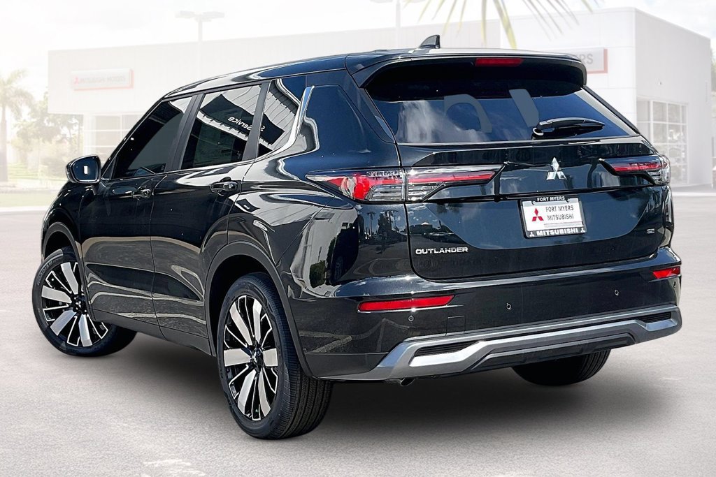 New 2026 Mitsubishi Outlander SE FWD image 3