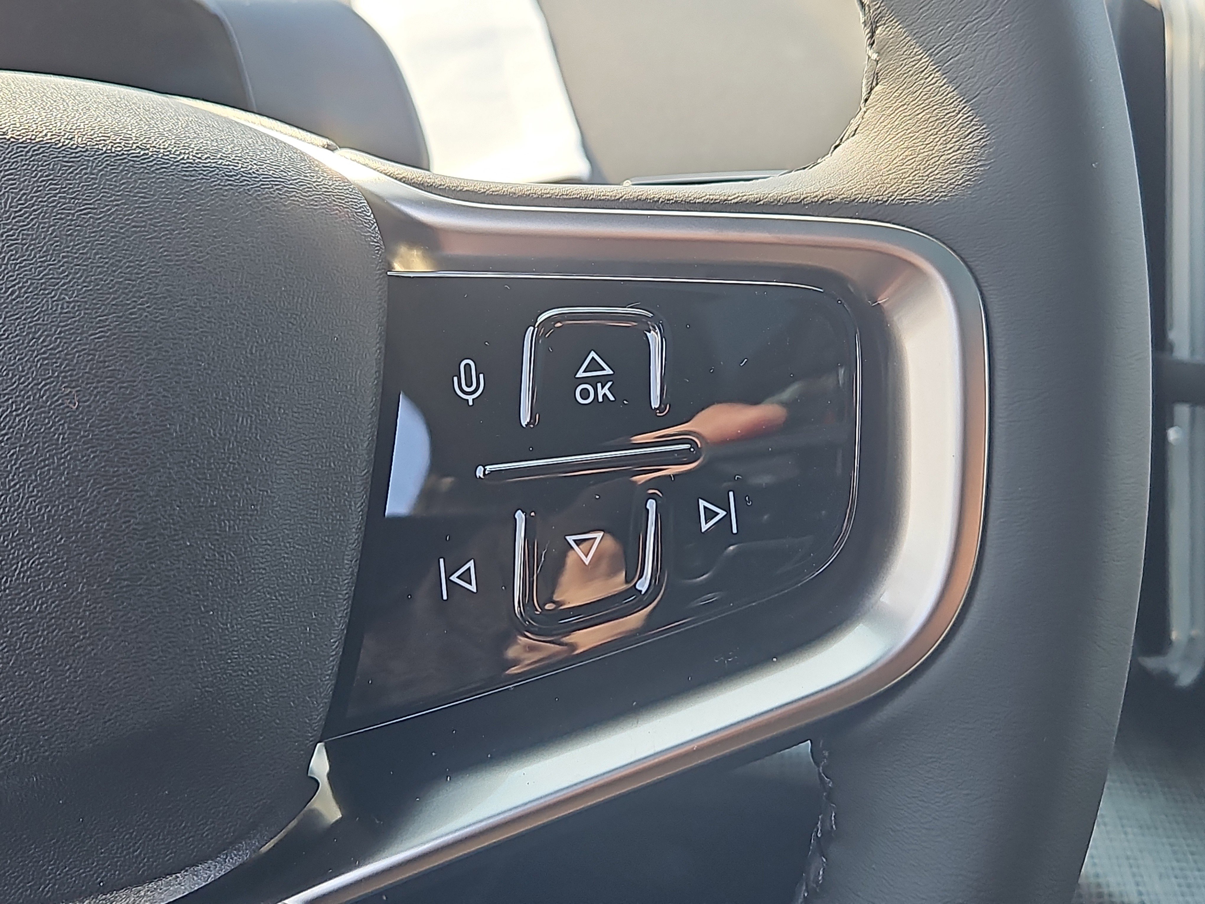 New 2026 Volvo EX30 Plus w/ Protection Package Premier image 12