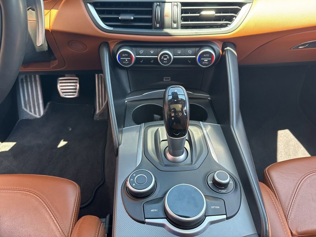 Used 2018 Alfa Romeo Giulia Ti Sport w/ Quick Order Package 22S Sport AWD/4WD image 43