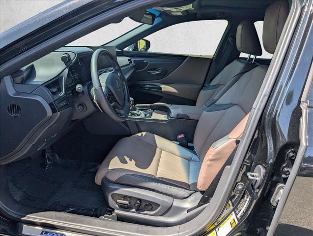 Used 2025 Lexus ES 300h w/ Accessory Package (Z1) FWD image 14