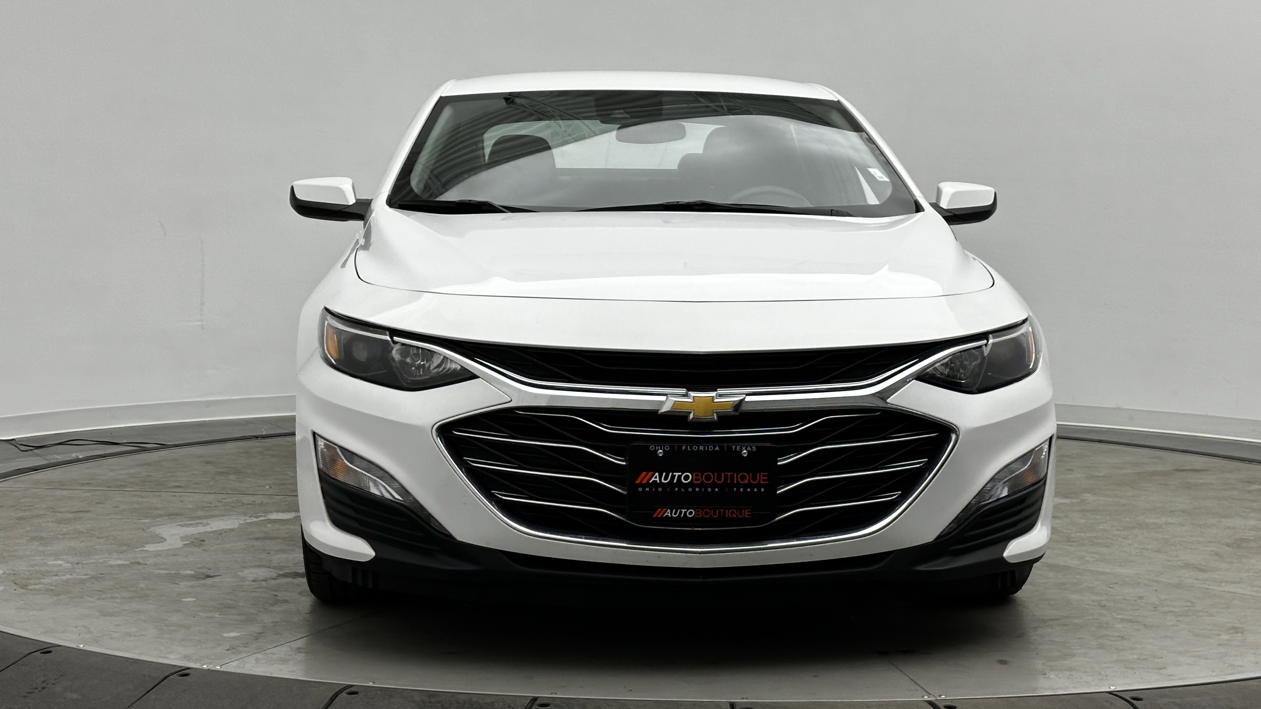 Used 2025 Chevrolet Malibu LT FWD image 2