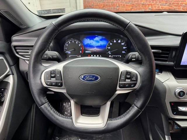 Used 2022 Ford Explorer XLT w/ Equipment Group 202A image 14