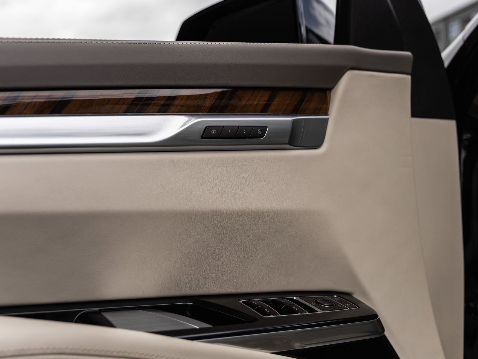 Used 2026 Cadillac Escalade Platinum Sport w/ LPO, Floor Liner Package AWD/4WD image 19