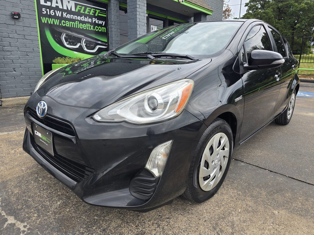 Used 2016 Toyota Prius C Two image 2