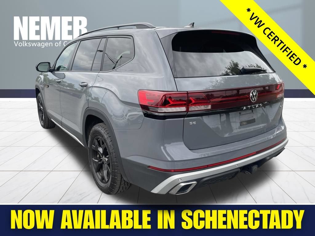 Certified 2025 Volkswagen Atlas Peak Edition SE AWD/4WD image 3