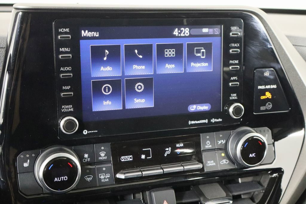 Used 2021 Toyota Highlander XLE image 28