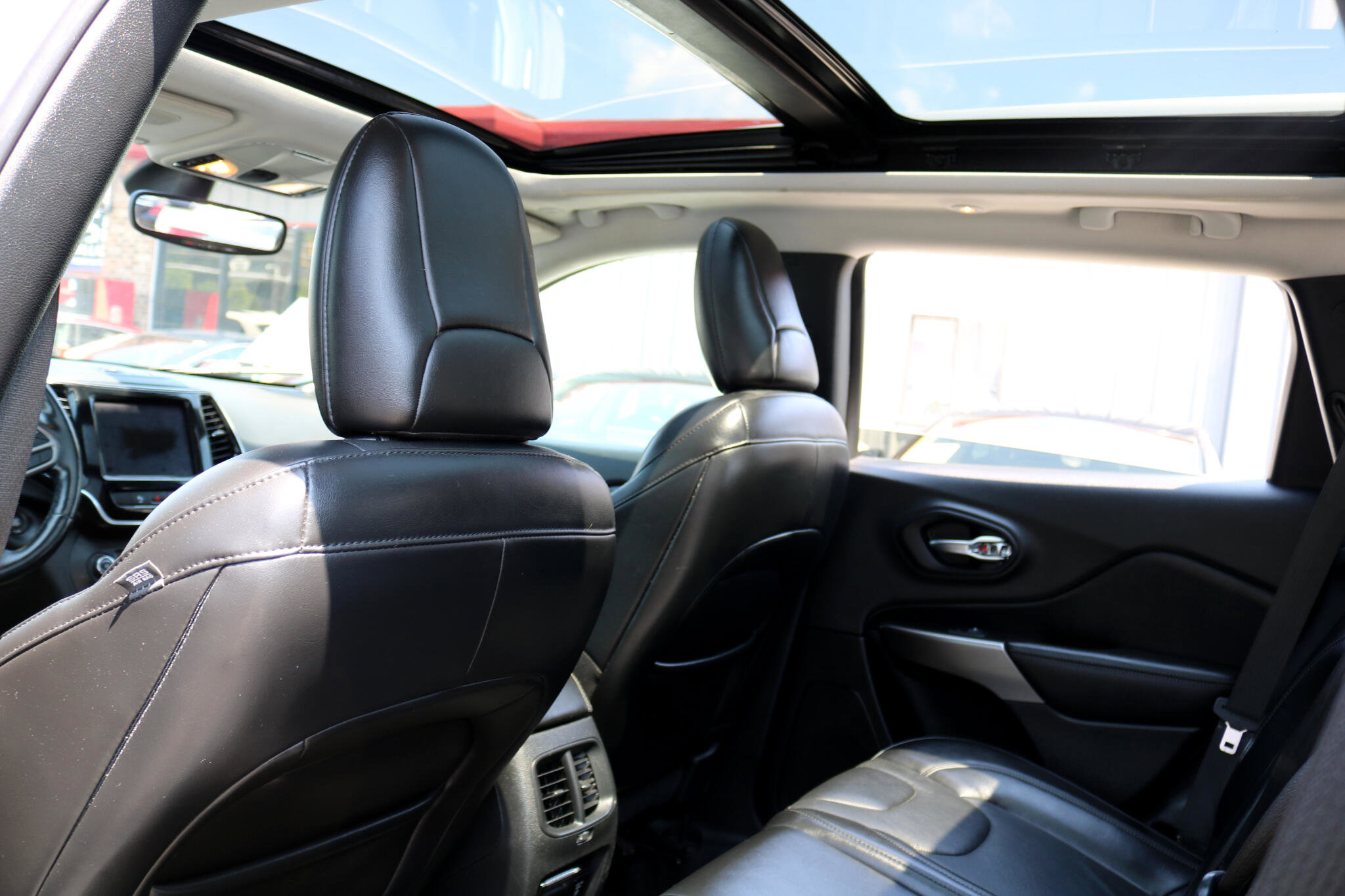 Used 2020 Jeep Cherokee Limited image 38