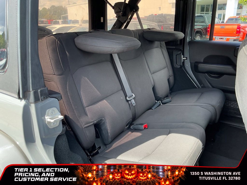 Used 2023 Jeep Wrangler Unlimited Sahara w/ Cold Weather Group AWD/4WD image 19