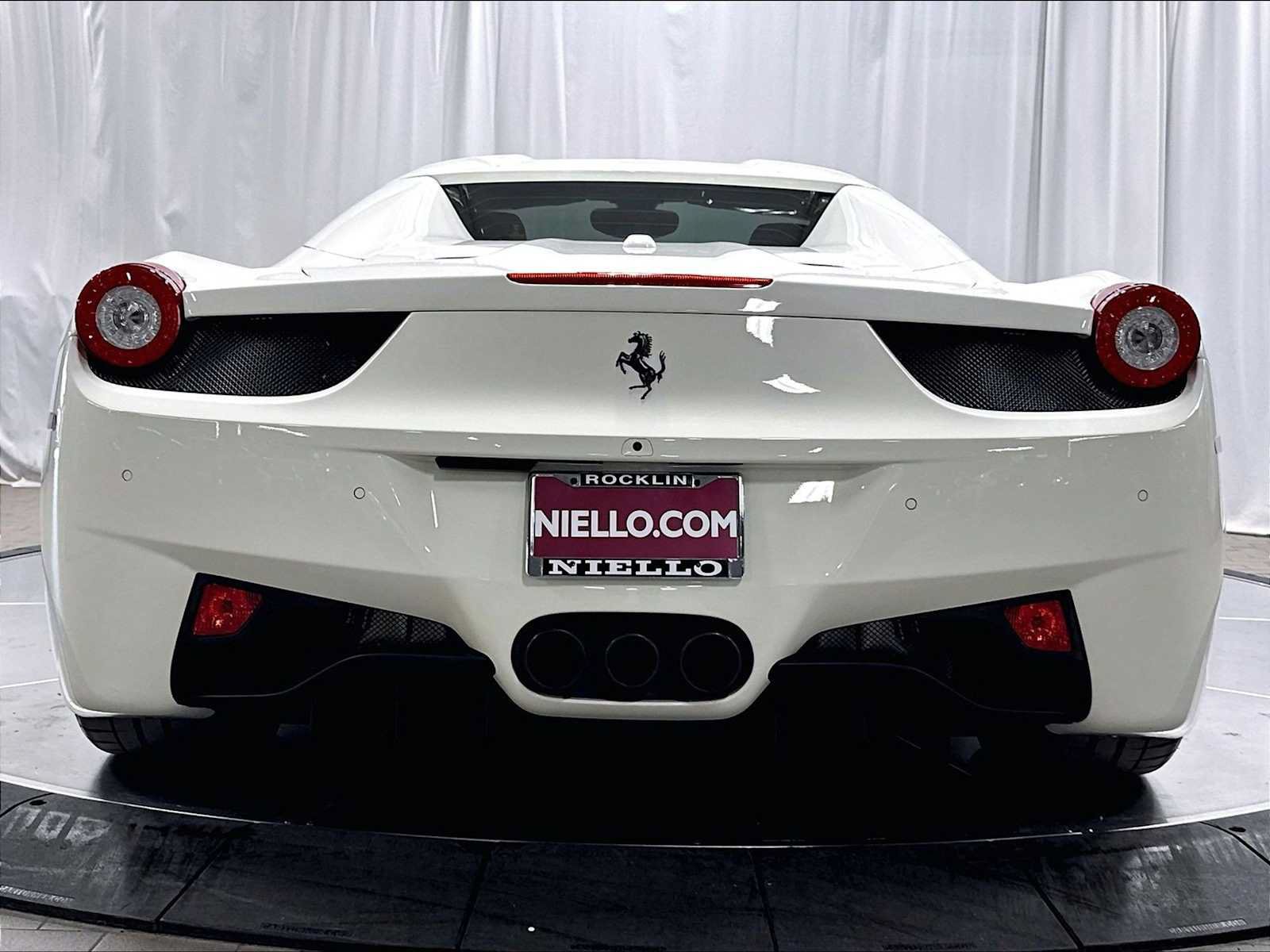 Used 2015 Ferrari 458 Spider RWD image 9