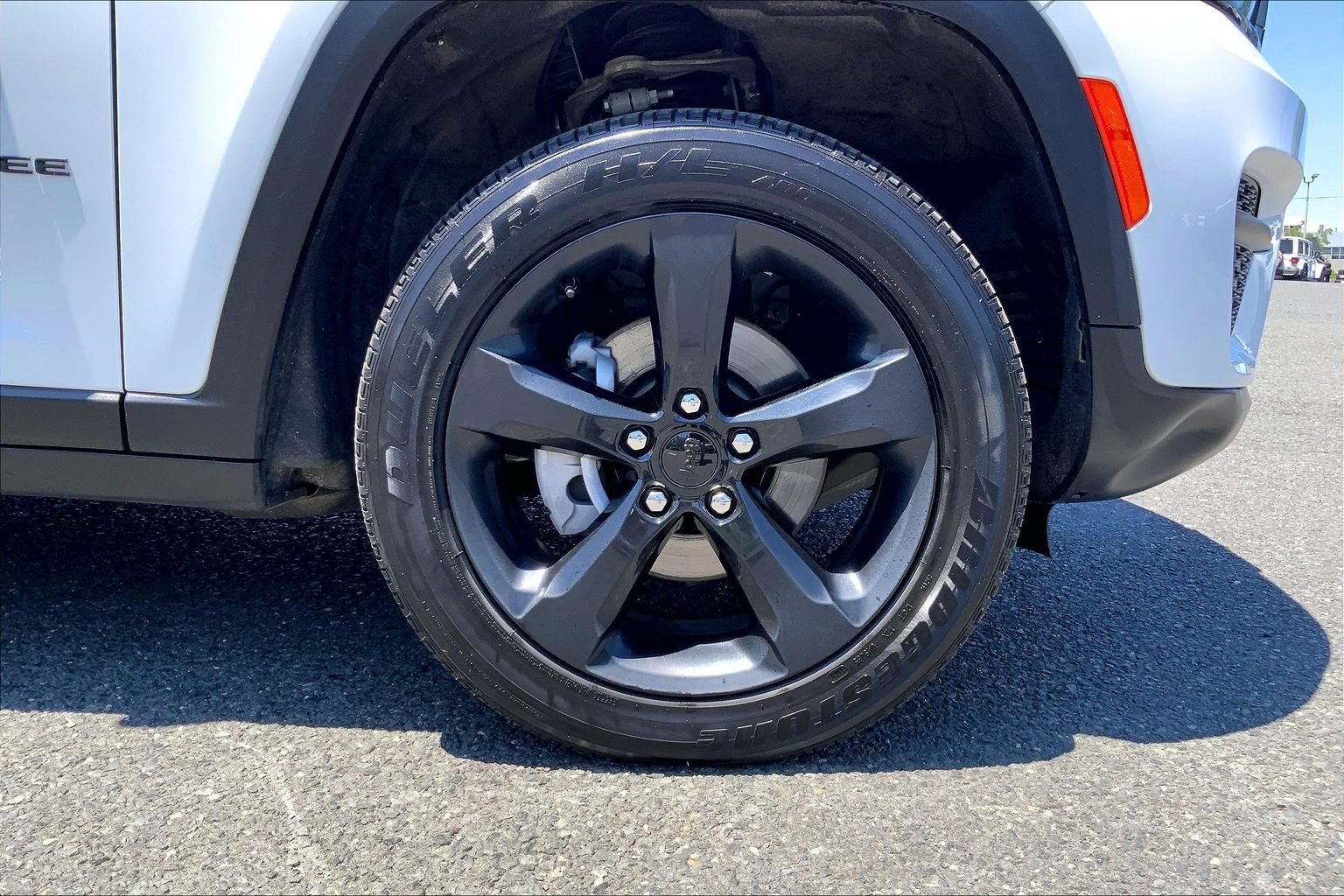 Certified 2024 Jeep Grand Cherokee Altitude AWD/4WD image 9