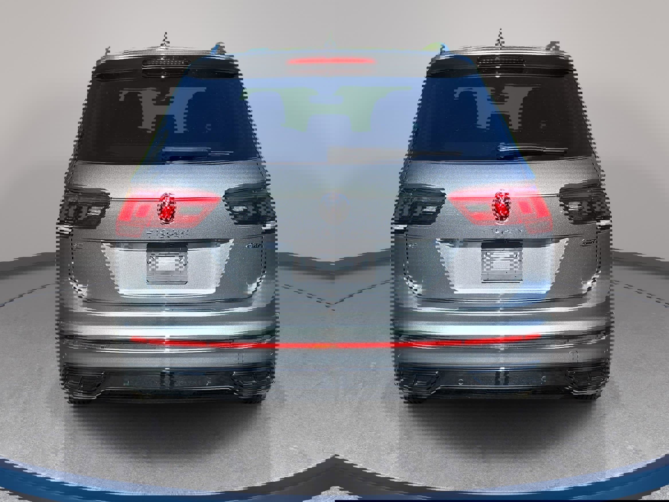 Used 2024 Volkswagen Tiguan SE R-Line image 6