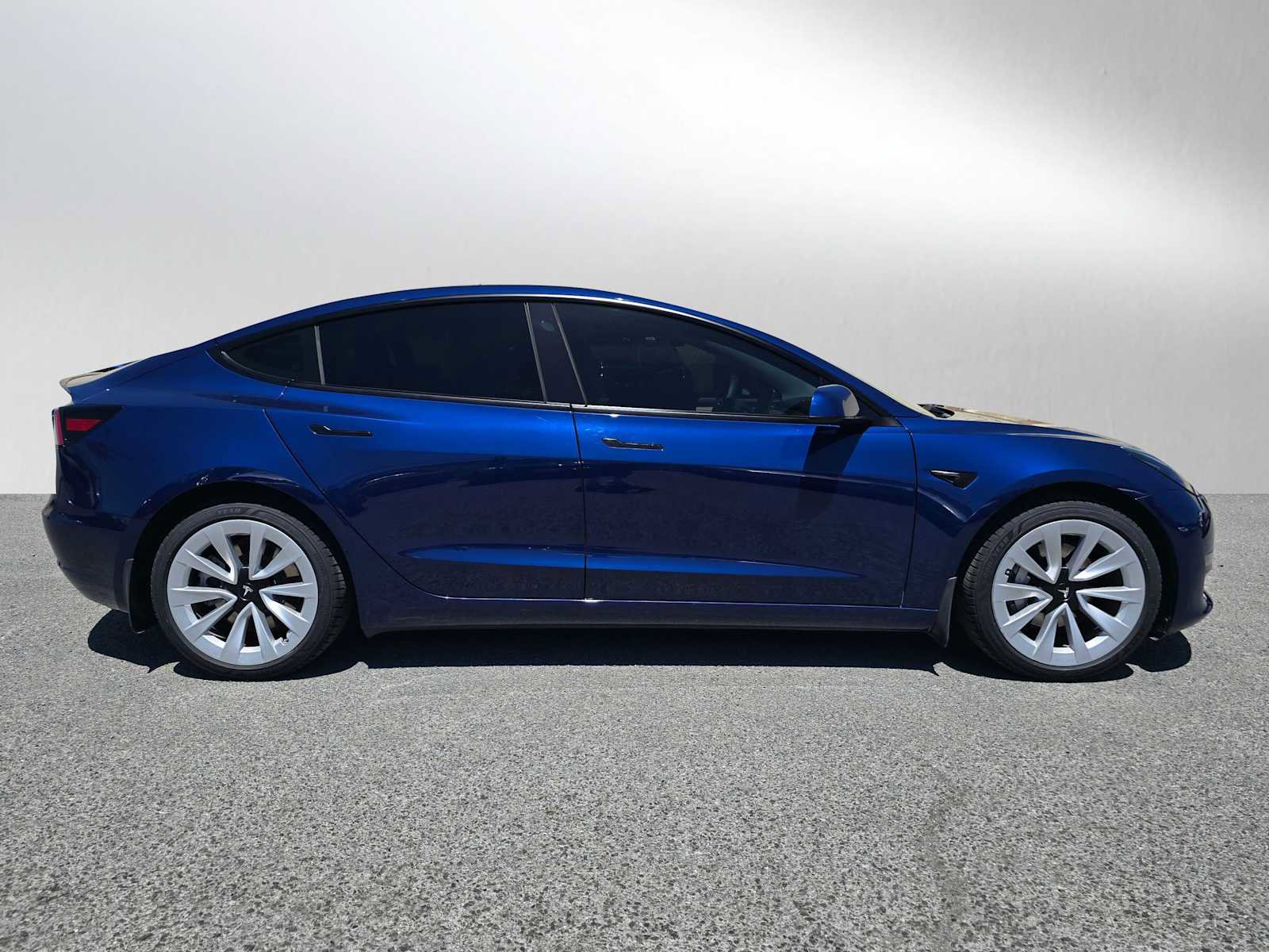 Used 2023 Tesla Model 3 Standard Range RWD image 2