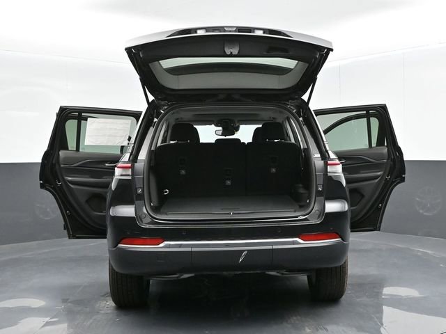 Used 2024 Jeep Grand Cherokee Laredo X image 60