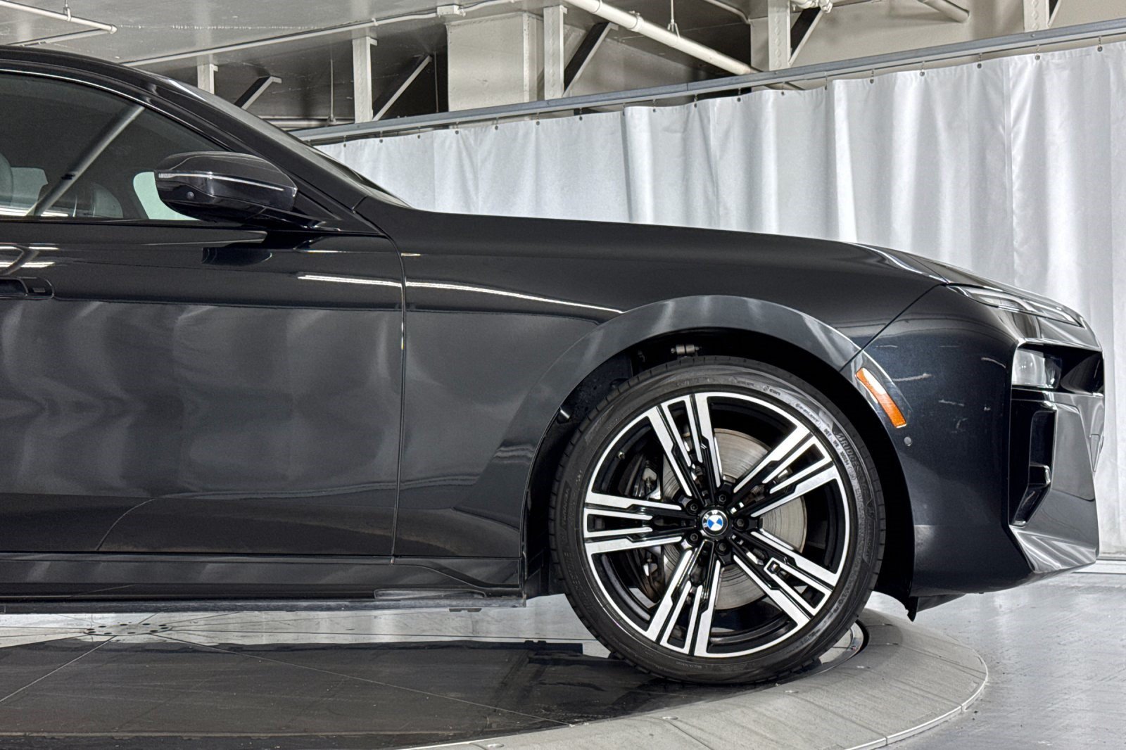 Used 2023 BMW i7 xDrive60 AWD/4WD image 35
