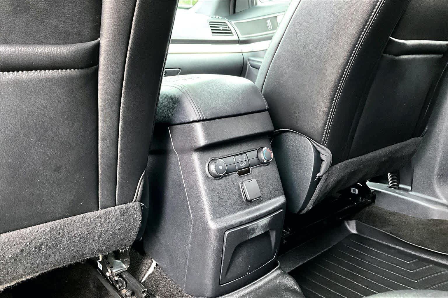 Used 2018 Ford Explorer XLT w/ Equipment Group 202A AWD/4WD image 36