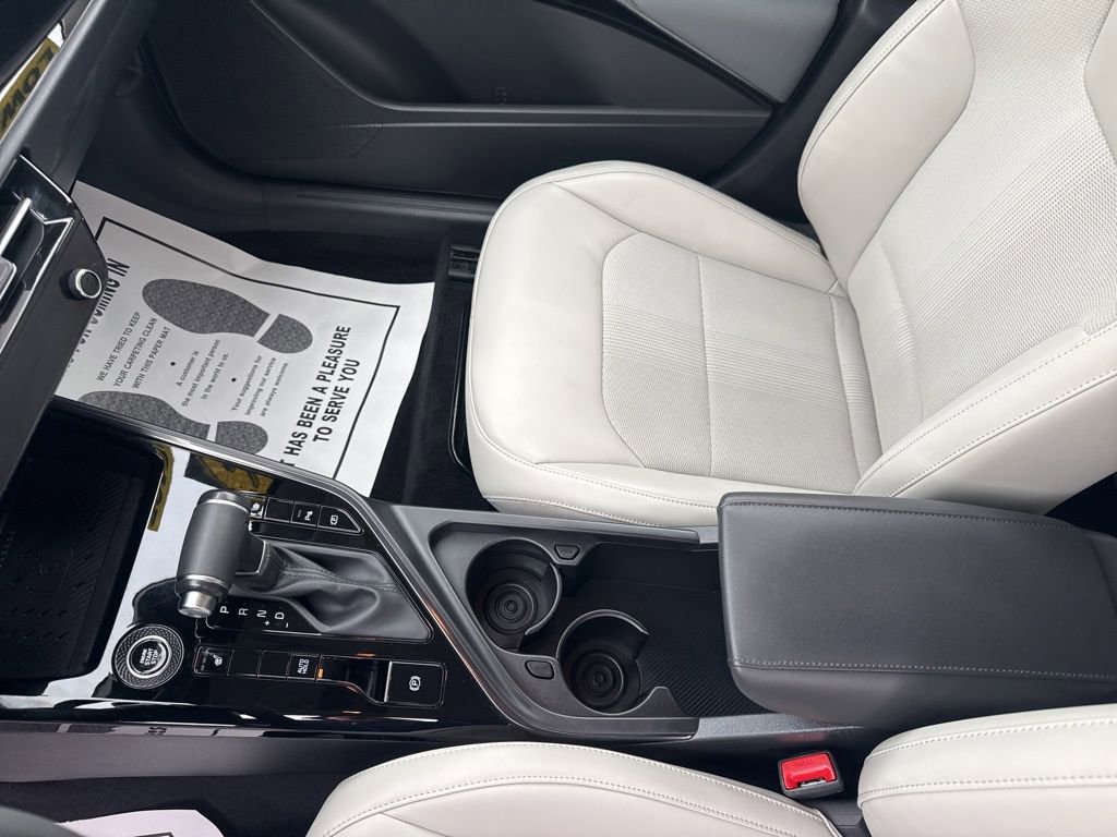 Used 2023 Kia Niro EX image 26