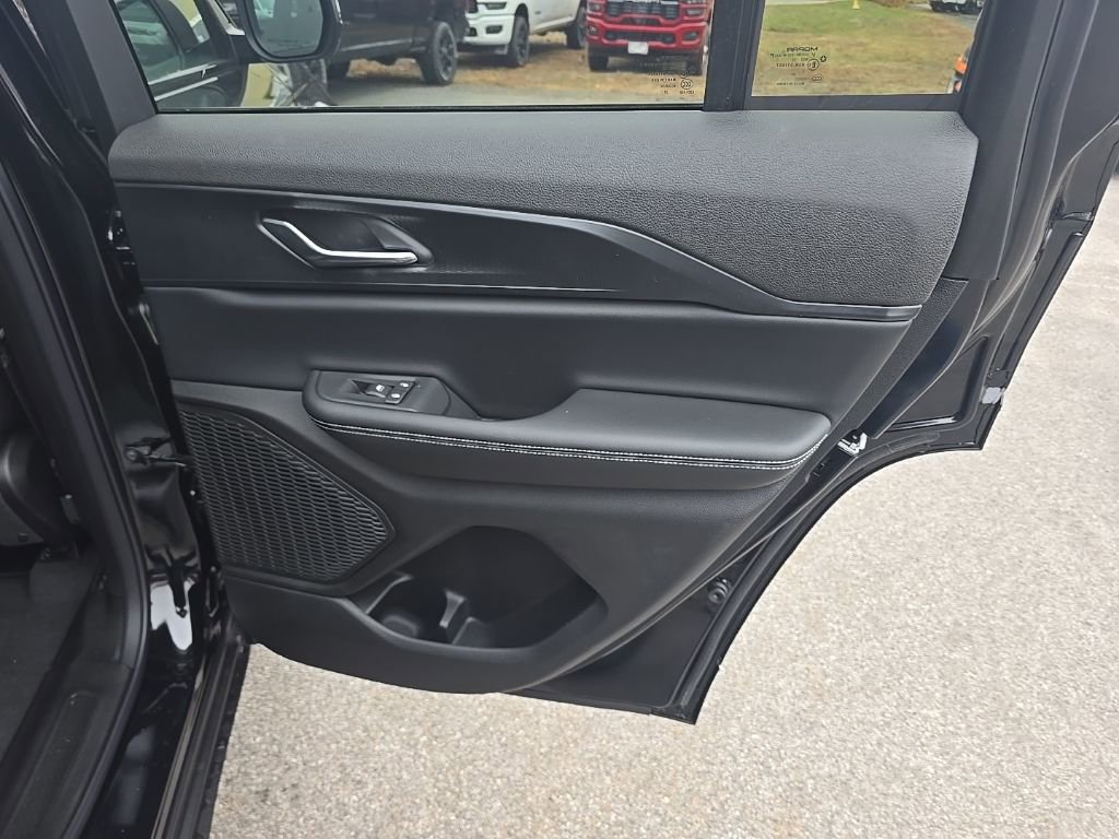 New 2025 Jeep Grand Cherokee Laredo X image 12