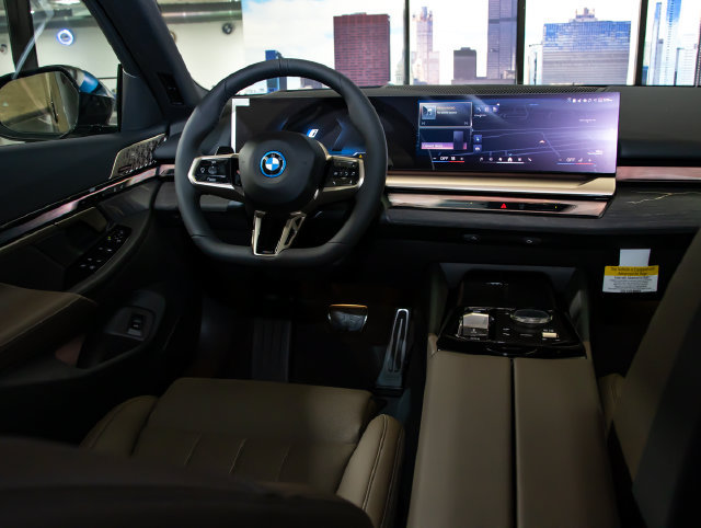 New 2027 BMW i5 xDrive40 w/ M Sport Package AWD/4WD image 16