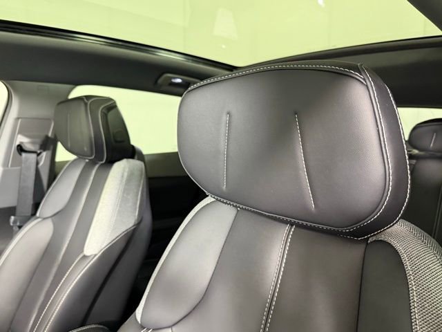 Used 2025 Cadillac Optiq Luxury 1 image 13