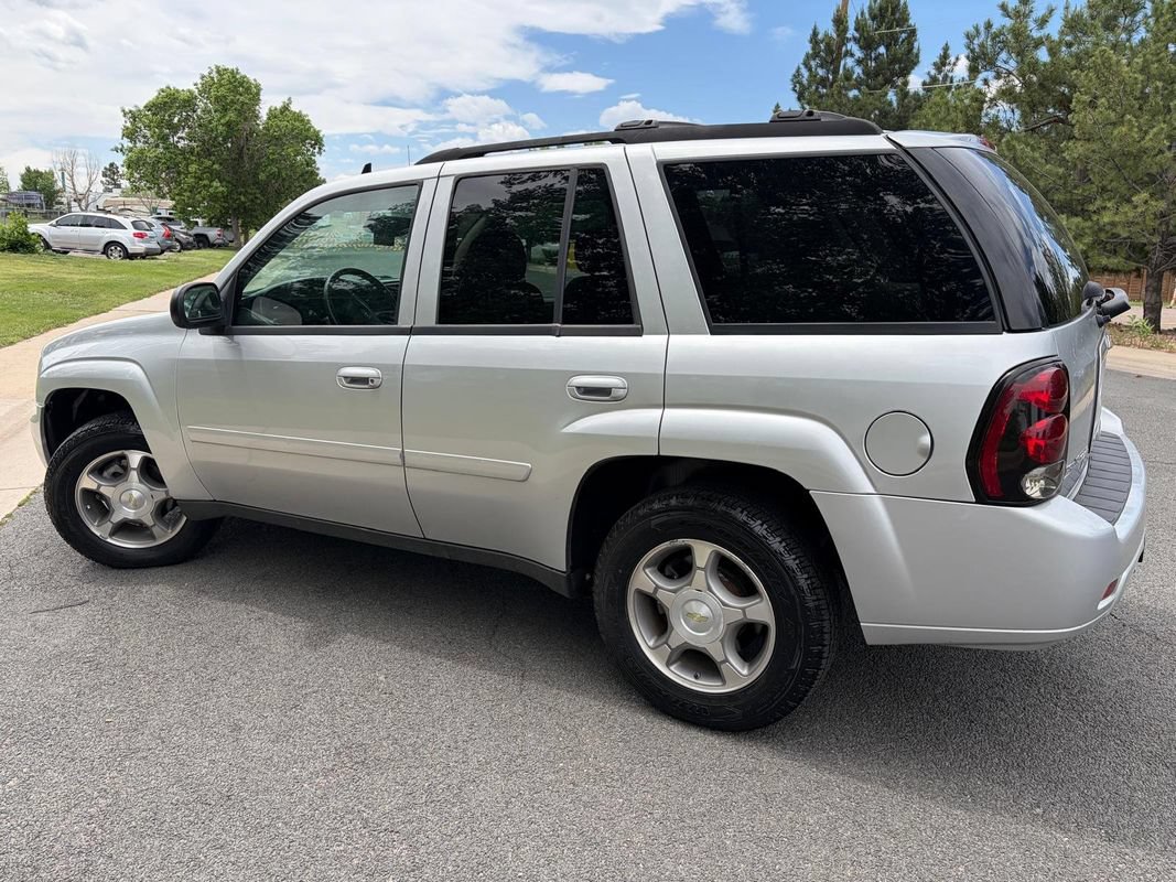 Used 2009 Chevrolet TrailBlazer LT AWD/4WD image 2