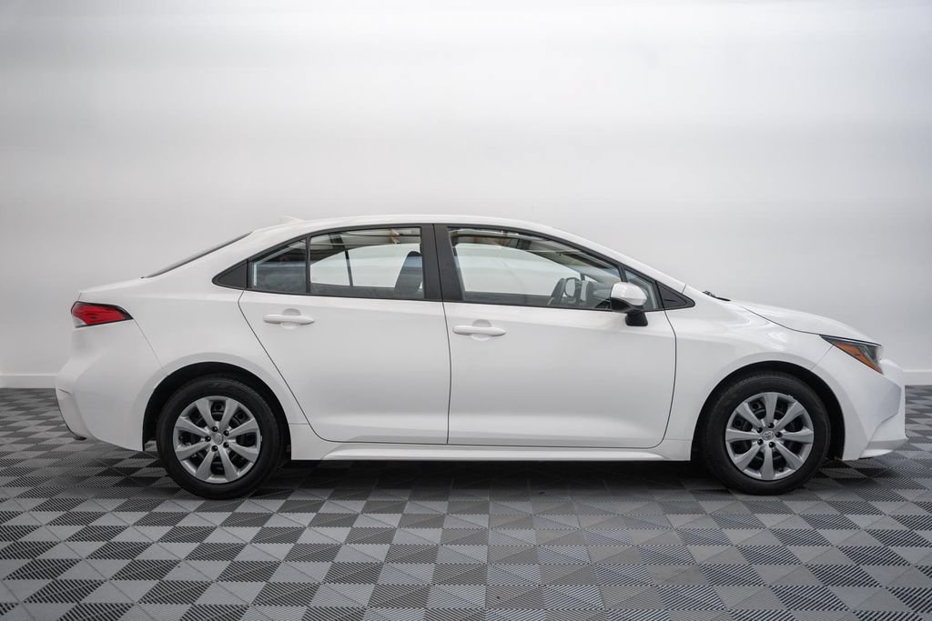 Used 2023 Toyota Corolla LE FWD image 4