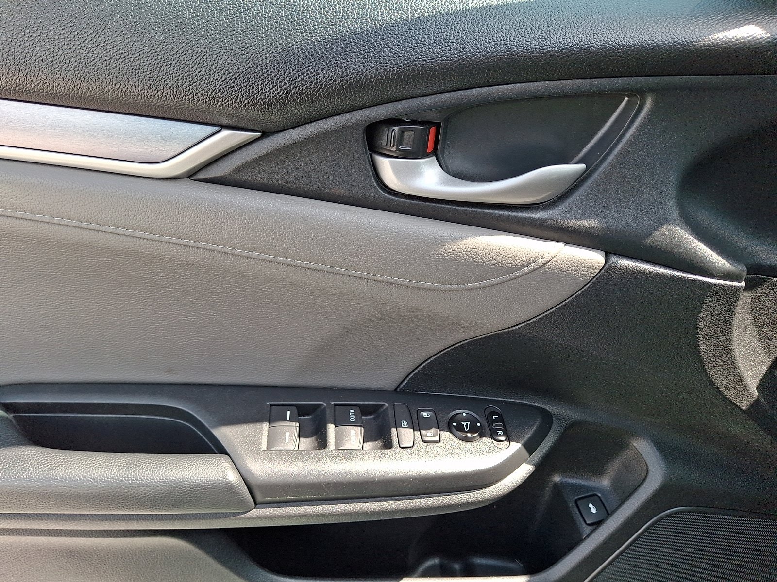 Used 2017 Honda Civic Touring image 12
