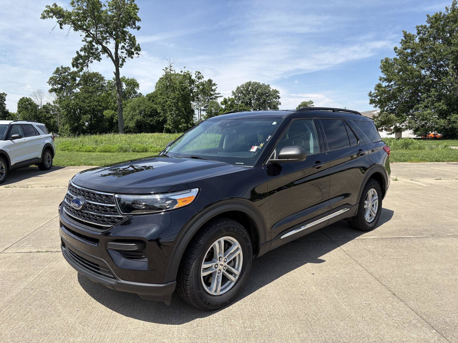 Used 2024 Ford Explorer XLT AWD/4WD image 18
