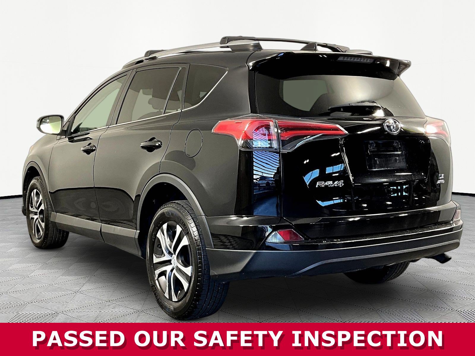Used 2016 Toyota RAV4 LE AWD/4WD image 4
