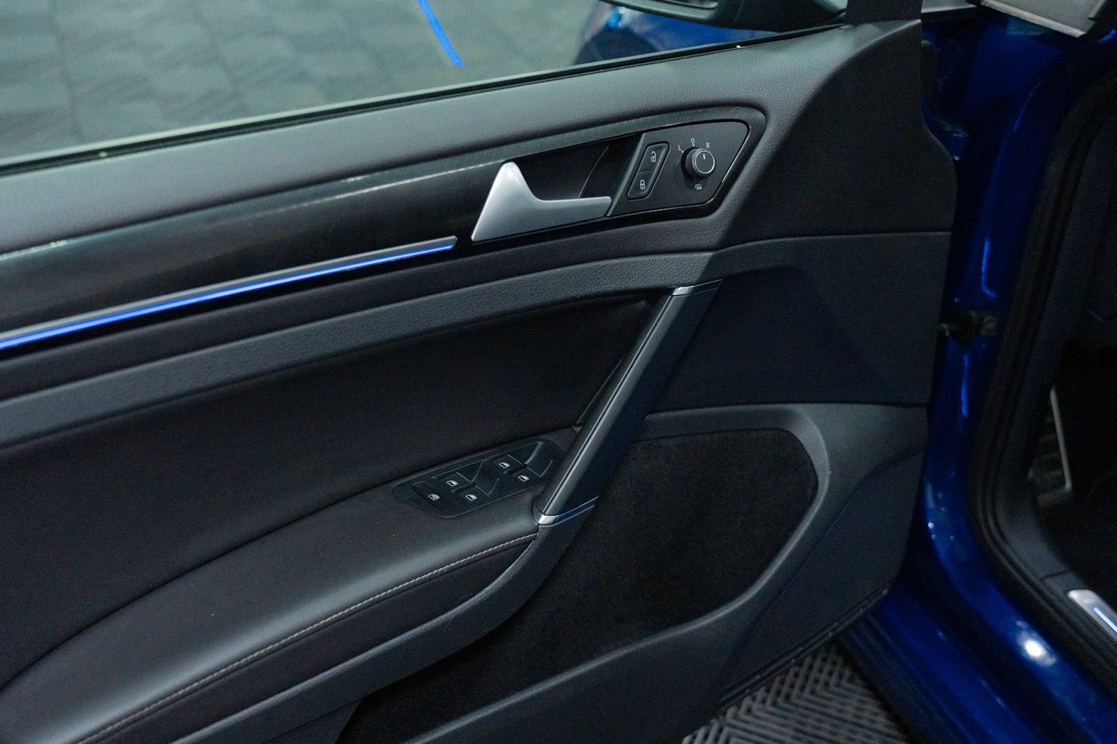 Used 2015 Volkswagen Golf R 4-Door AWD/4WD image 17