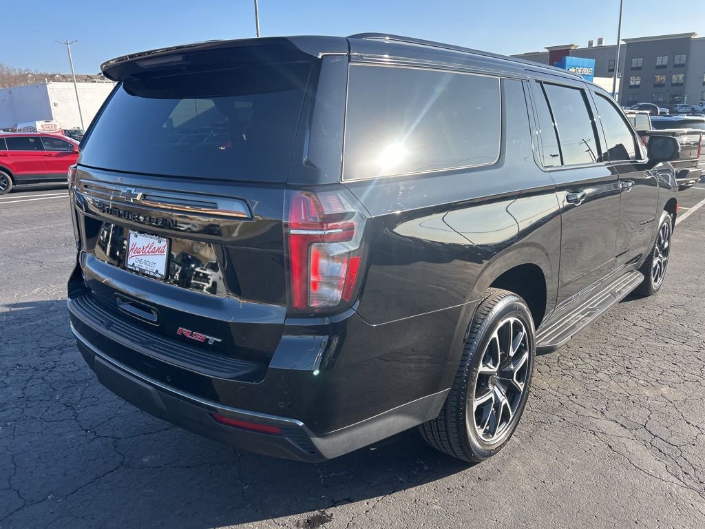 Used 2022 Chevrolet Suburban RST w/ Luxury Package image 5