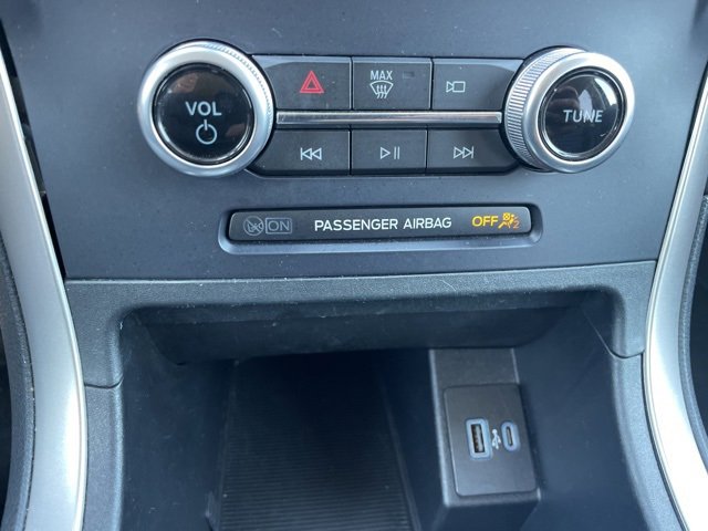 Used 2022 Ford Edge SEL image 25