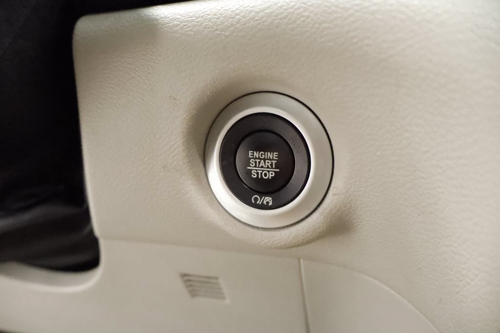 Certified 2023 Chrysler Pacifica Touring-L FWD image 31
