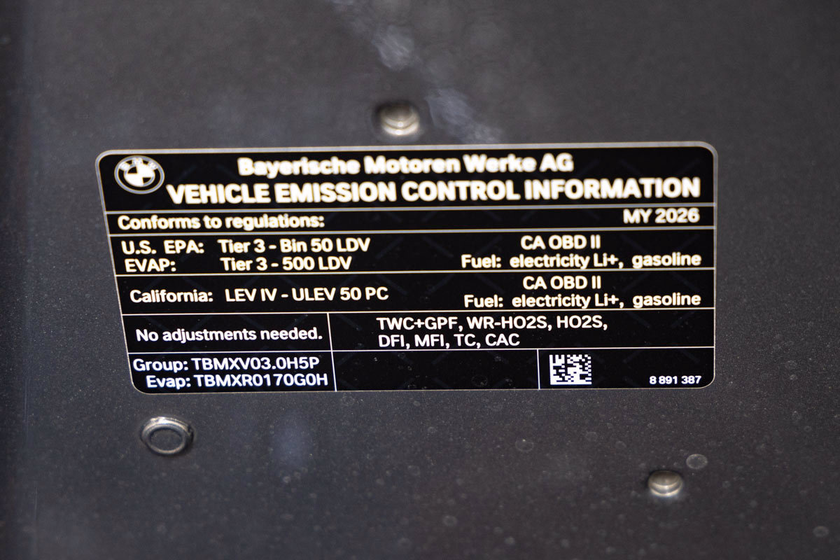 Certified 2026 BMW 550e xDrive w/ Premium Package AWD/4WD image 39