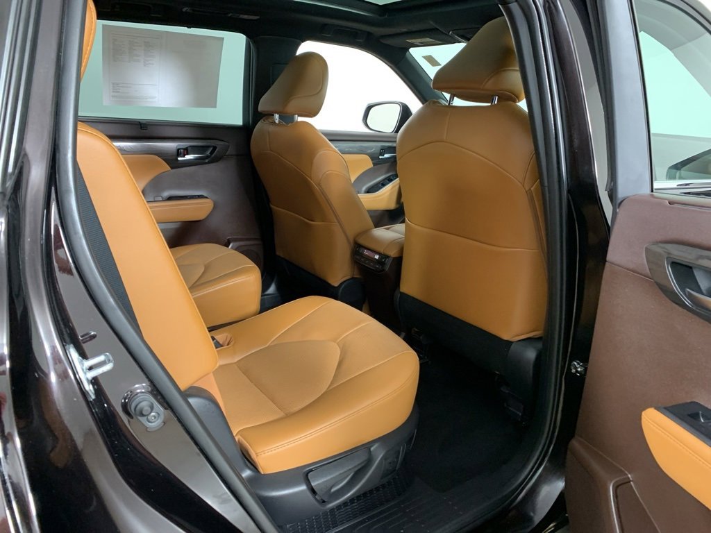 Used 2022 Toyota Highlander Platinum image 26