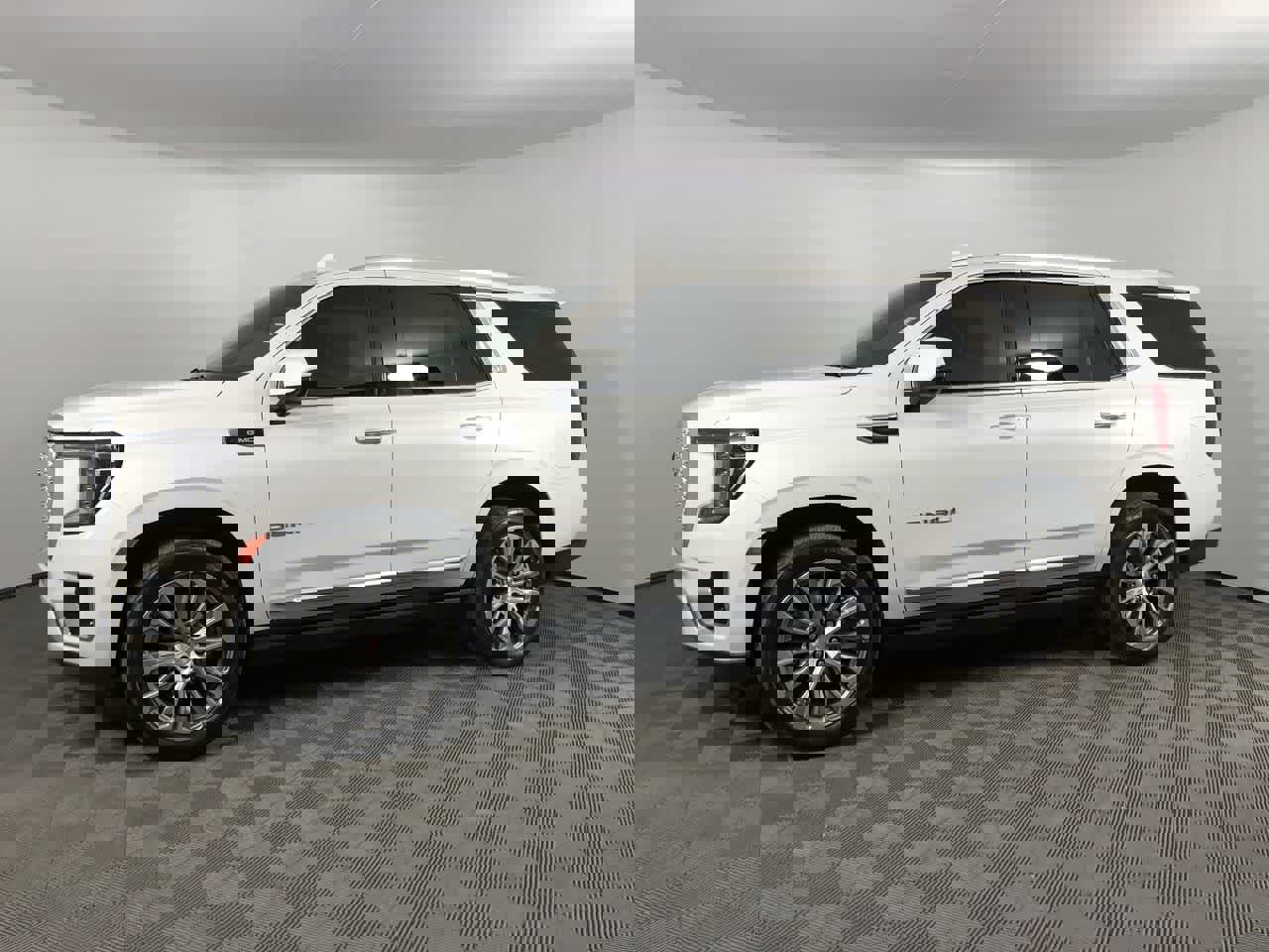 Used 2022 GMC Yukon Denali w/ Denali Premium Package image 5