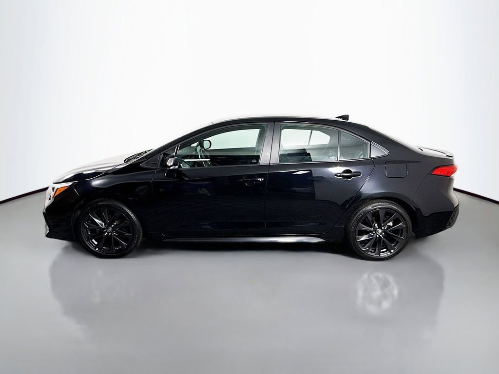 Used 2023 Toyota Corolla SE FWD image 3