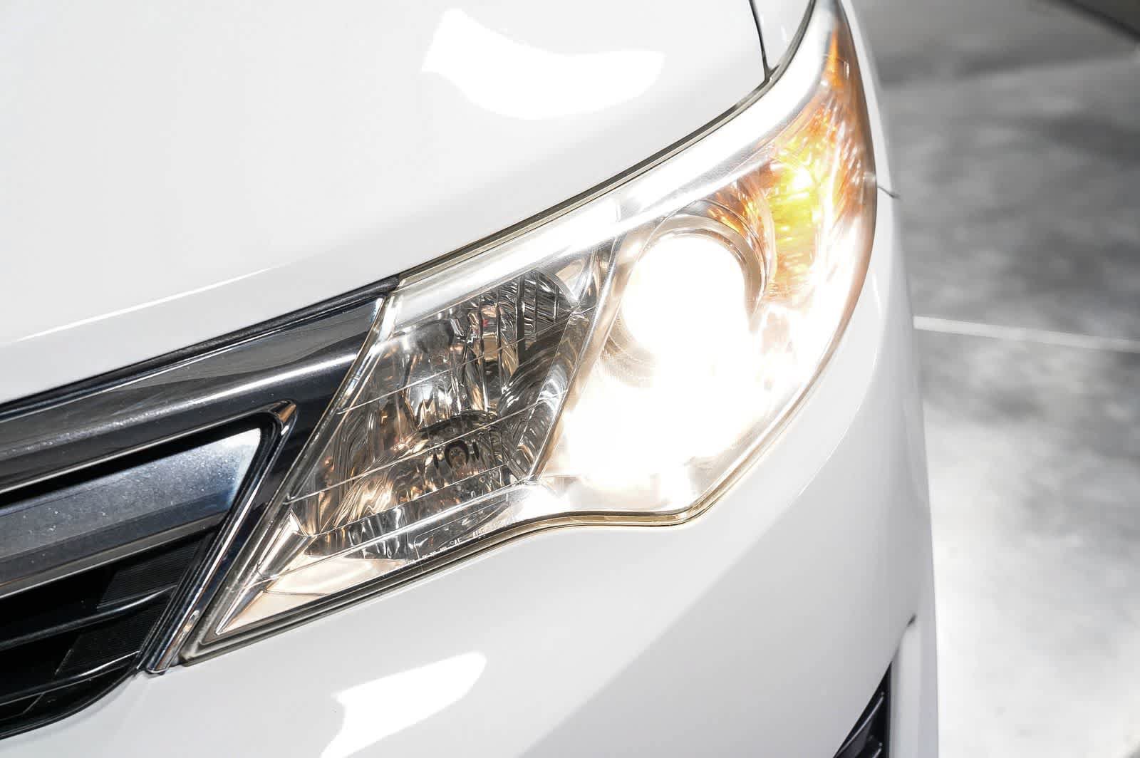 Used 2014 Toyota Camry LE FWD image 7