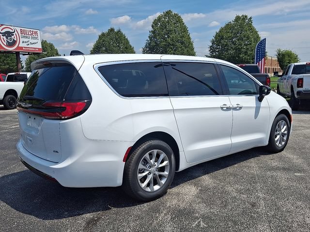 New 2025 Chrysler Pacifica Select AWD/4WD image 7