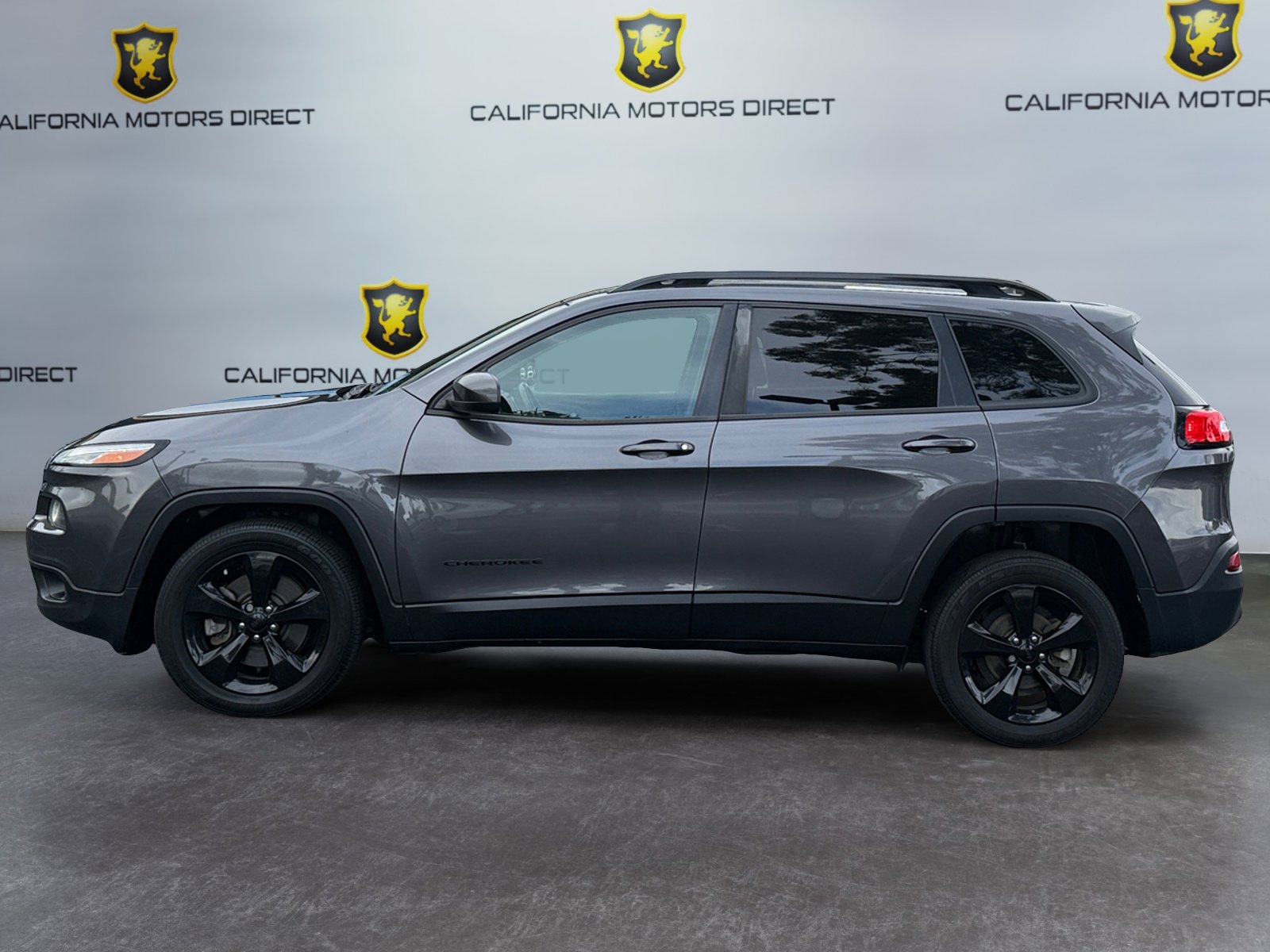 Used 2018 Jeep Cherokee Latitude w/ Altitude Package image 2
