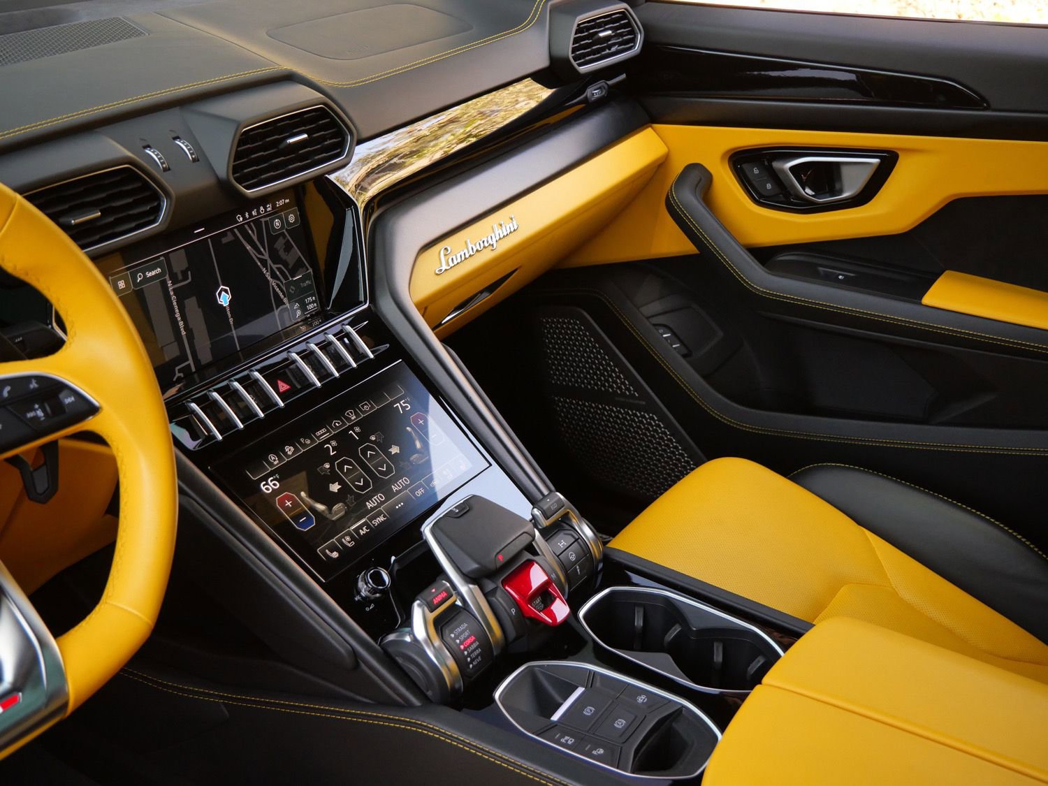 Used 2022 Lamborghini Urus AWD/4WD image 12