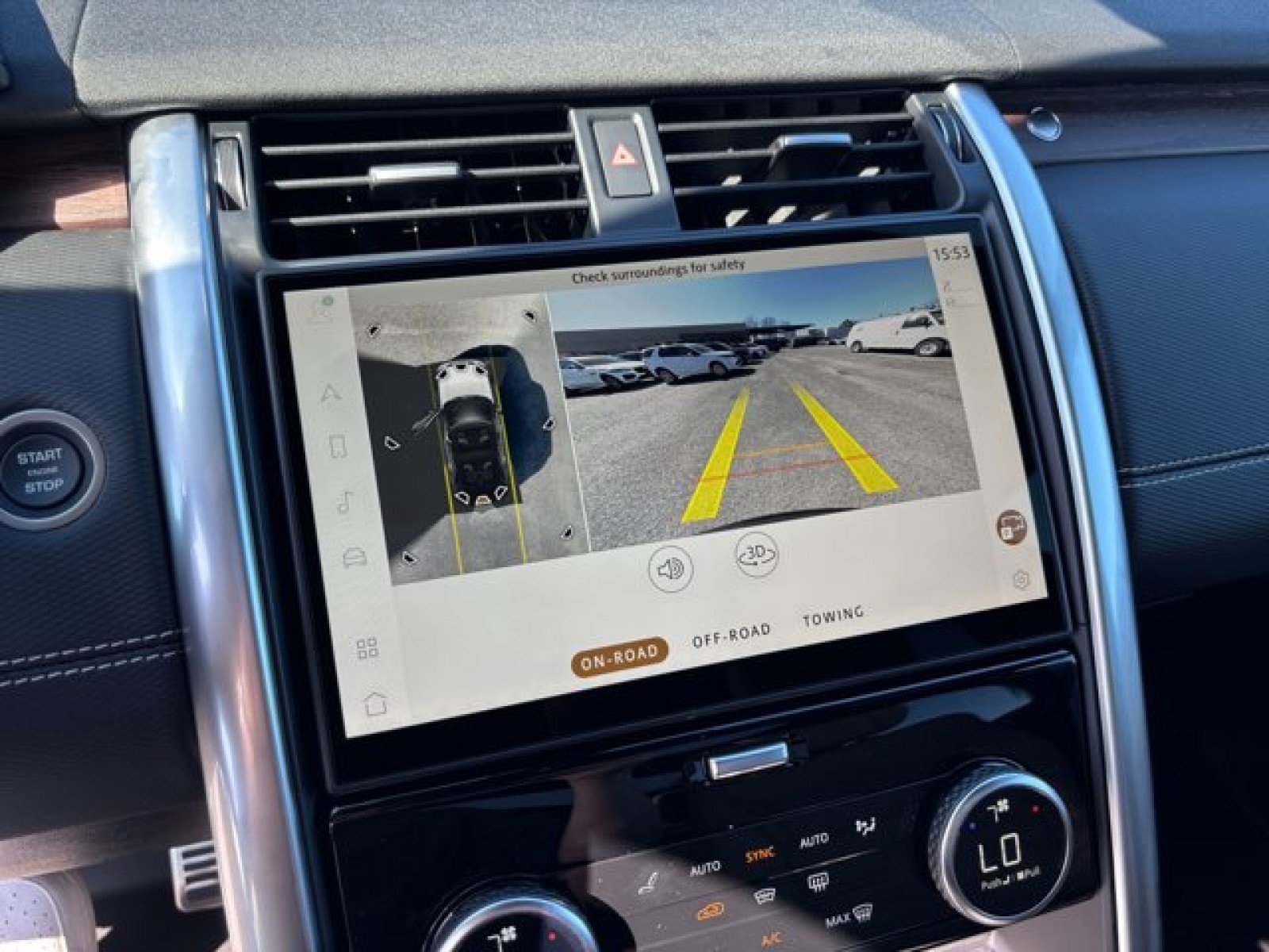 New 2025 Land Rover Discovery Dynamic SE image 17