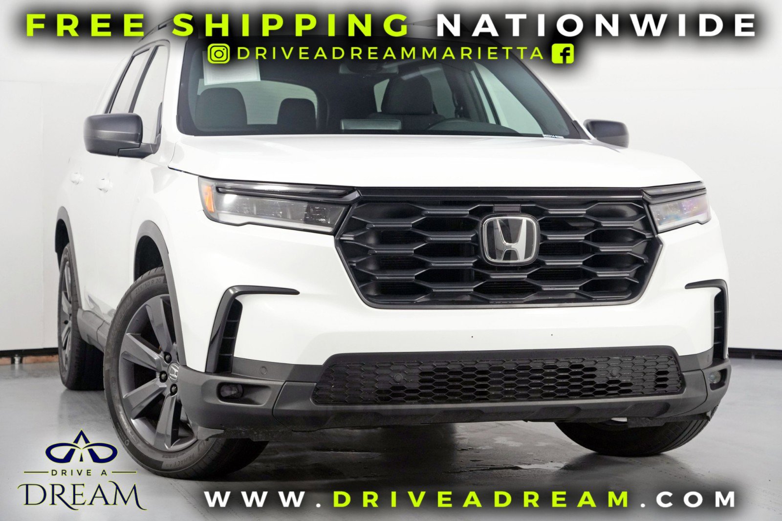 Used 2025 Honda Pilot Sport image 2